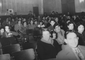 Pubblico in sala al cinema nord di corso Vercelli soprastante al circolo Audagna