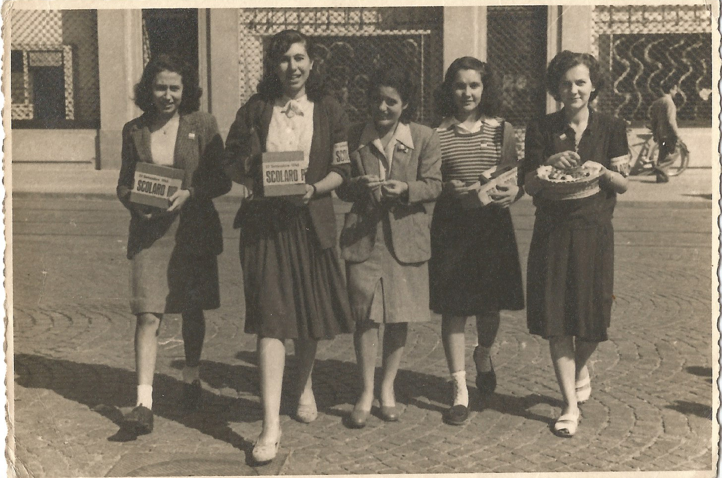 Giovani comuniste in Barriera di Milano, in foto Rita Ferraris