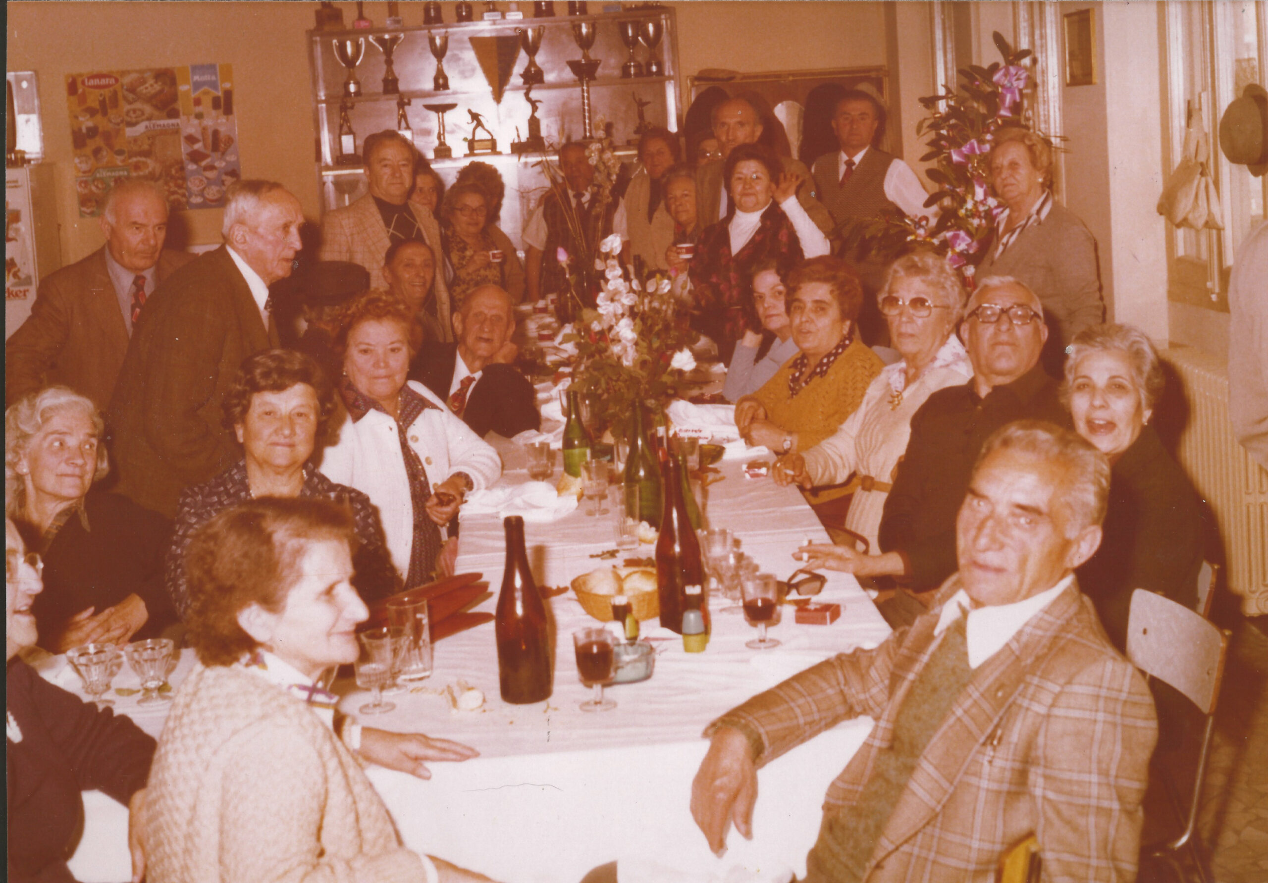 Tavolata anni 70 con Malvina Bauchiero e Argentina Foppa